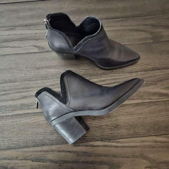 Vince Camuto Riggie Bootie - Picture 3 of 8